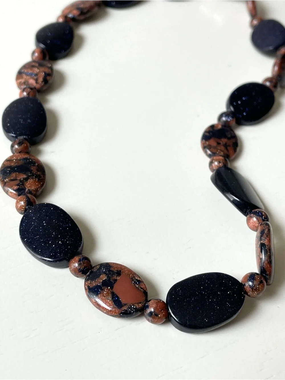 Vintage polished goldstone choker necklace w/ magnetic clasp